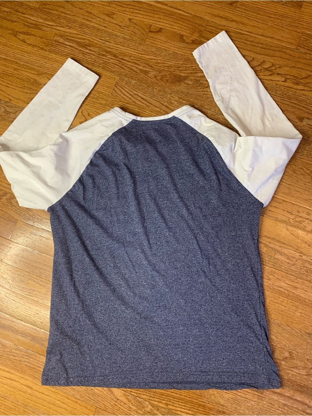 3/$15 Urban Heritage Blue & White Raglan Baseball Tee Long Sleeve Size XL - Picture 2 of 7